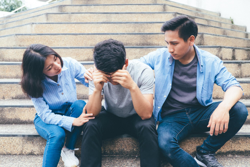 bullying dan tekanan sosial merupakan salah satu masalah remaja yang rentan dihadapi pada era digital 