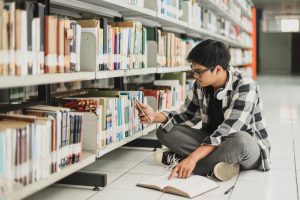 meningkatkan literasi remaja bisa dengan berbagai cara, salah satunya dengan menggunakan teknologi 